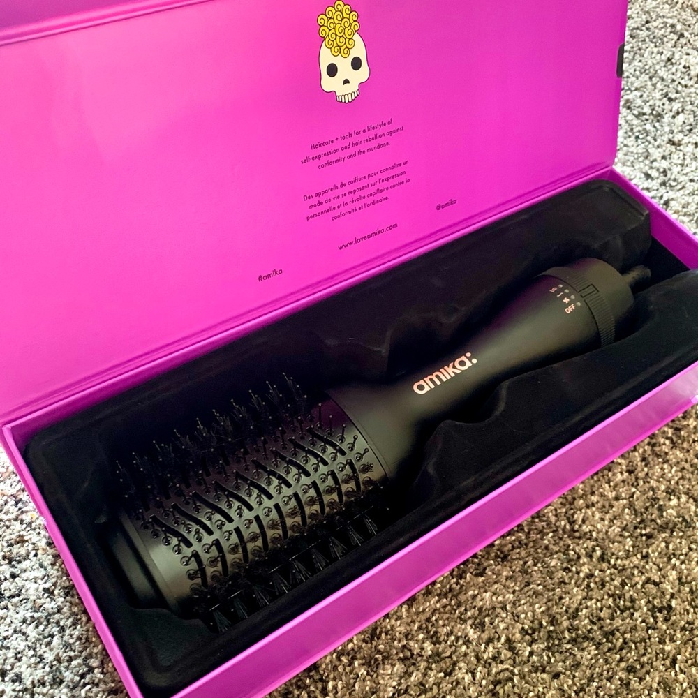 EUC Amika Blow Dry Brush